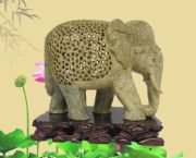 天然青田石雕刻大象摆件